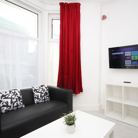 Barton Beachside - Stylish Studio Apartment, Double & Single - Central Beach & Promenade Location - Over 21'S, Family Friendly Only, Id Required Blackpool Extérieur photo