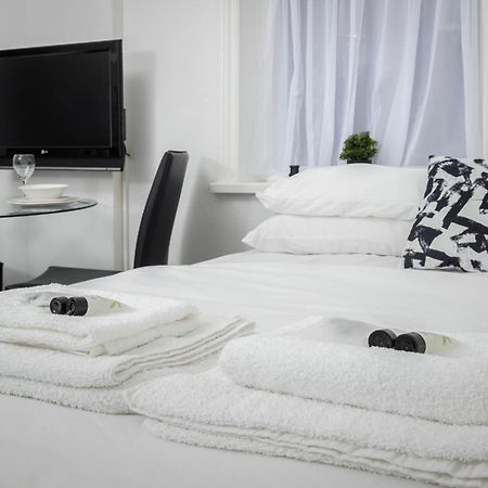 Barton Beachside - Stylish Studio Apartment, Double & Single - Central Beach & Promenade Location - Over 21'S, Family Friendly Only, Id Required Blackpool Extérieur photo