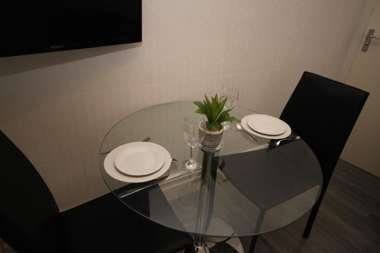 Barton Beachside - Stylish Studio Apartment, Double & Single - Central Beach & Promenade Location - Over 21'S, Family Friendly Only, Id Required Blackpool Extérieur photo