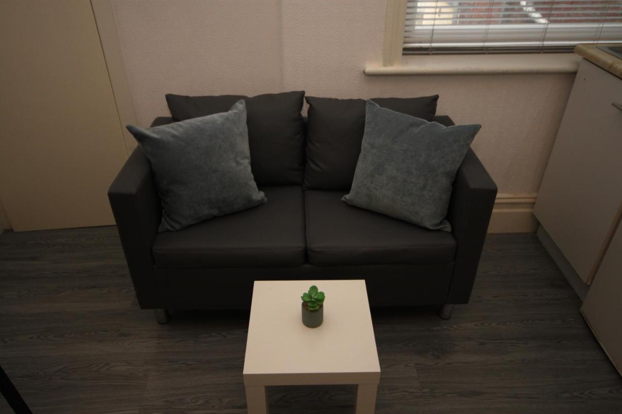 Barton Beachside - Stylish Studio Apartment, Double & Single - Central Beach & Promenade Location - Over 21'S, Family Friendly Only, Id Required Blackpool Extérieur photo