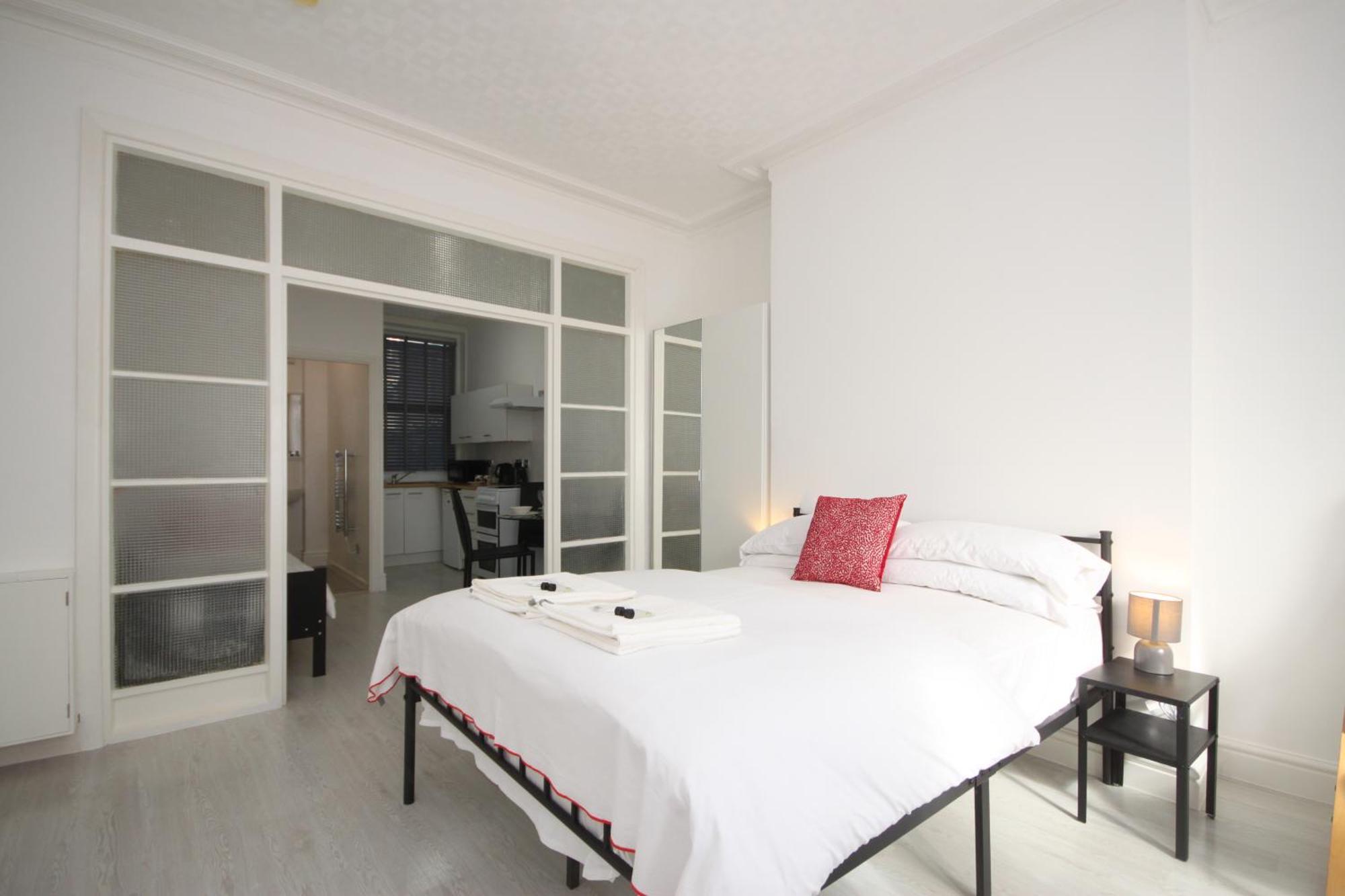 Barton Beachside - Stylish Studio Apartment, Double & Single - Central Beach & Promenade Location - Over 21'S, Family Friendly Only, Id Required Blackpool Chambre photo