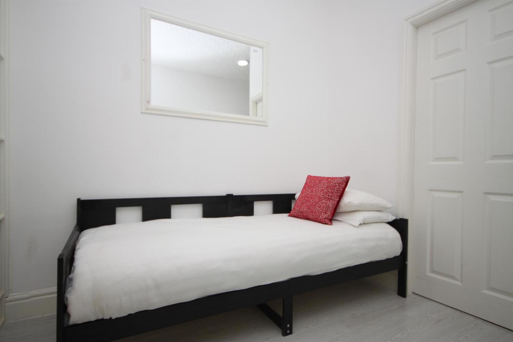 Barton Beachside - Stylish Studio Apartment, Double & Single - Central Beach & Promenade Location - Over 21'S, Family Friendly Only, Id Required Blackpool Chambre photo