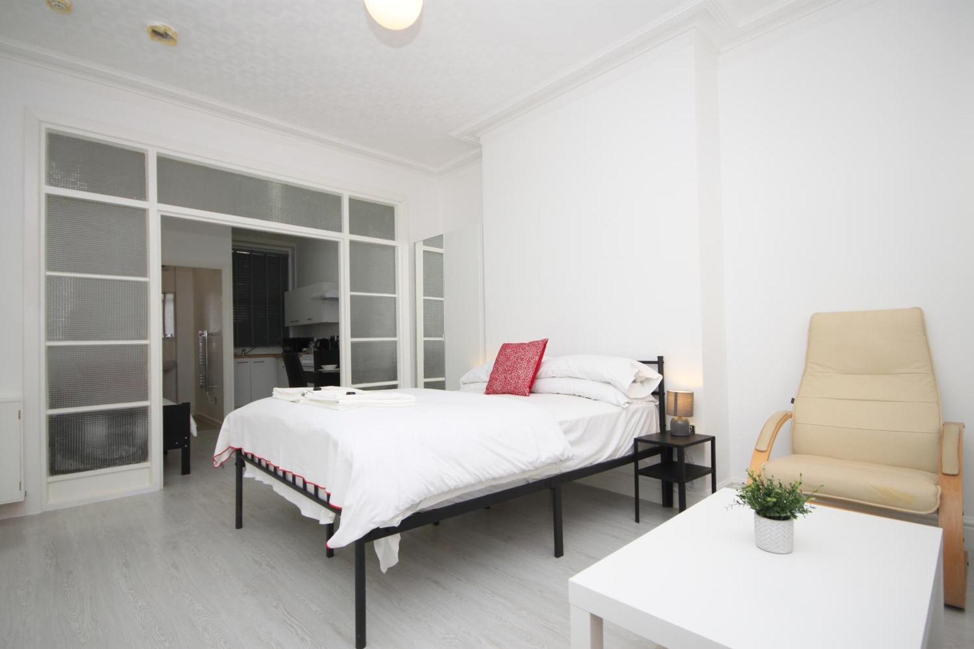 Barton Beachside - Stylish Studio Apartment, Double & Single - Central Beach & Promenade Location - Over 21'S, Family Friendly Only, Id Required Blackpool Chambre photo