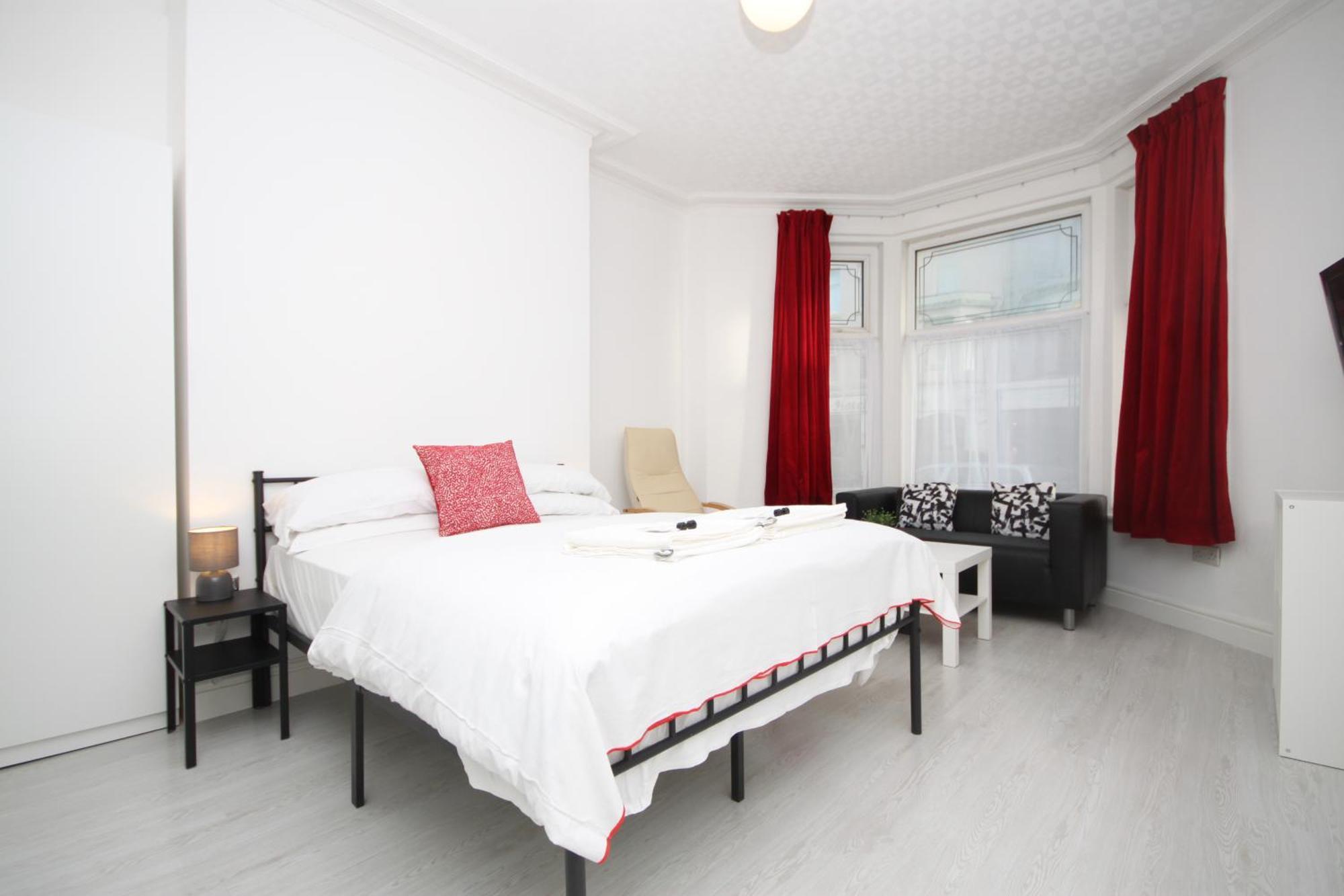 Barton Beachside - Stylish Studio Apartment, Double & Single - Central Beach & Promenade Location - Over 21'S, Family Friendly Only, Id Required Blackpool Chambre photo