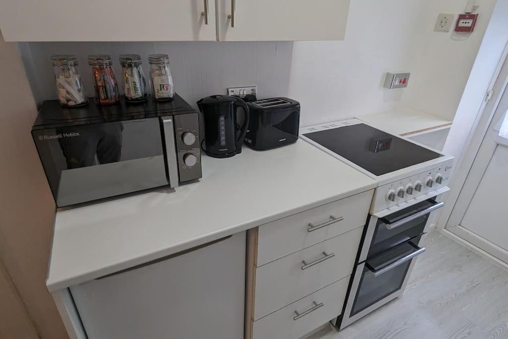 Barton Beachside - Stylish Studio Apartment, Double & Single - Central Beach & Promenade Location - Over 21'S, Family Friendly Only, Id Required Blackpool Extérieur photo