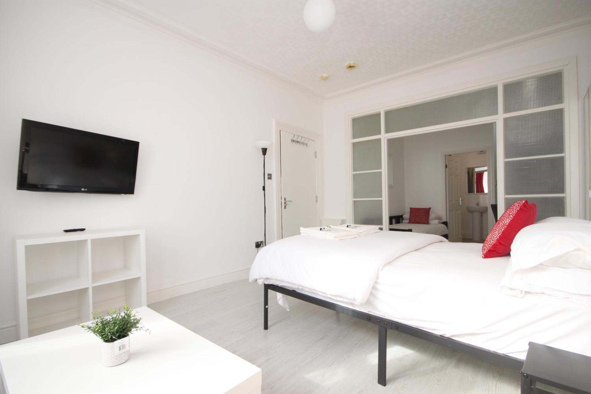 Barton Beachside - Stylish Studio Apartment, Double & Single - Central Beach & Promenade Location - Over 21'S, Family Friendly Only, Id Required Blackpool Chambre photo