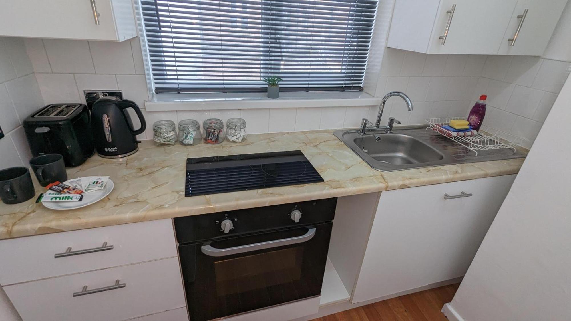 Barton Beachside - Stylish Studio Apartment, Double & Single - Central Beach & Promenade Location - Over 21'S, Family Friendly Only, Id Required Blackpool Extérieur photo